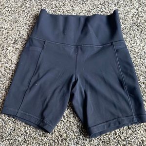 Athleta salutation stash pocket bike shorts size xs